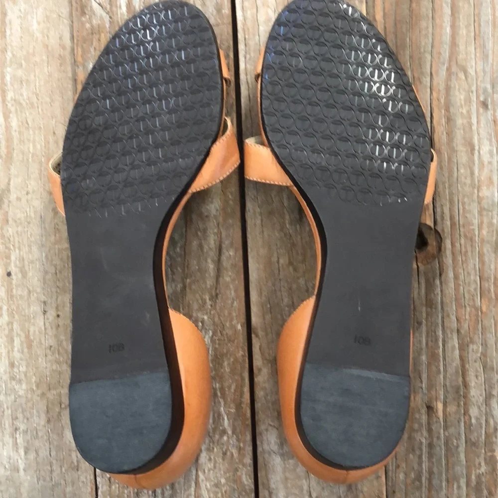 Talbots 100% genuine, leather tan sandal size 10 b - Picture 3 of 8